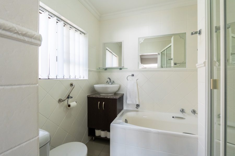 4 Bedroom Property for Sale in Linkside Western Cape